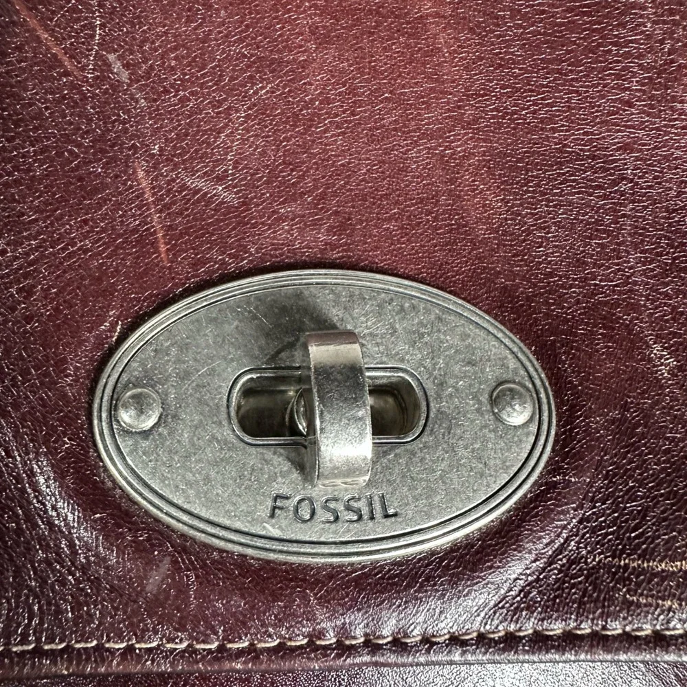 Fossil Leather Shoulder Bag Burgundy Turn Lock Key Charm Librarian core Vintage‎